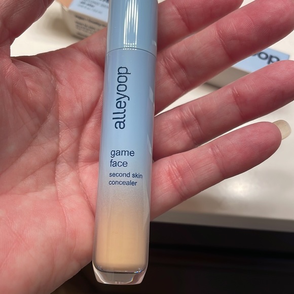 One FULL SIZED Alleyoop Game Face Second Skin Concealer in All Star - Picture 3 of 3